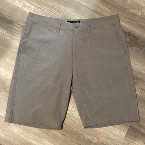 Travis Mathew Mens size 36 golf shorts